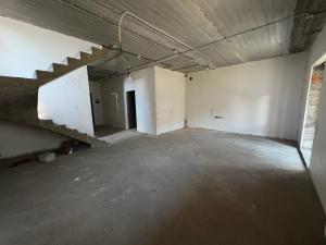 зал с лестницей